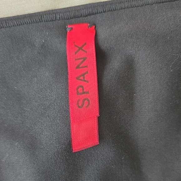 SPANX Charcoal V-Neck Short Sleeve Top - Picture 2 of 4